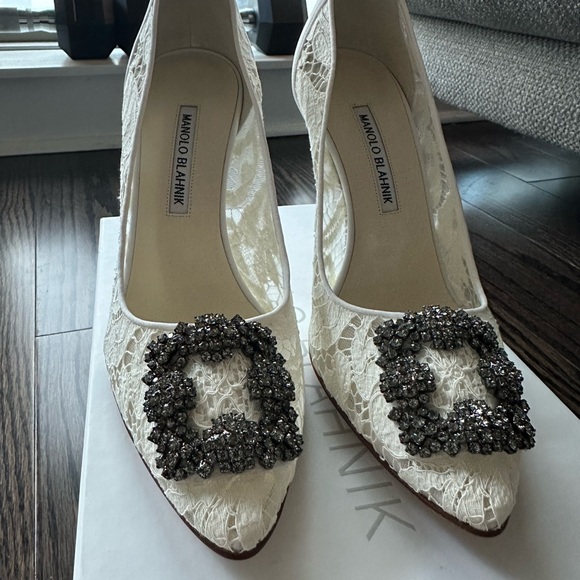 Authentic White Lace Manolo Blanhnik - Picture 6 of 6